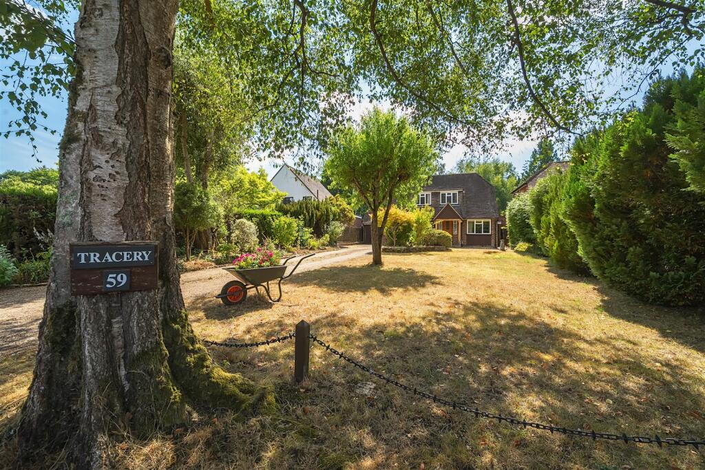 Linersh Wood Close, Bramley, Guildford photo 2