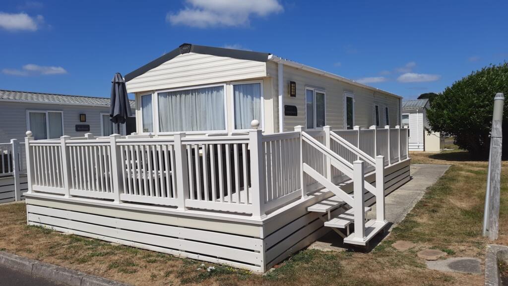 Abi Summerbreeze , South East England, Christchurch Road, Barton on Sea, England, BH25 7RE, United Kingdom