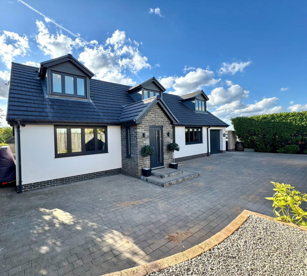 5-bed detached on South Terrace, Skelton-in-Cleveland, Saltburn-by-the-sea, TS12 2EW, £650,000