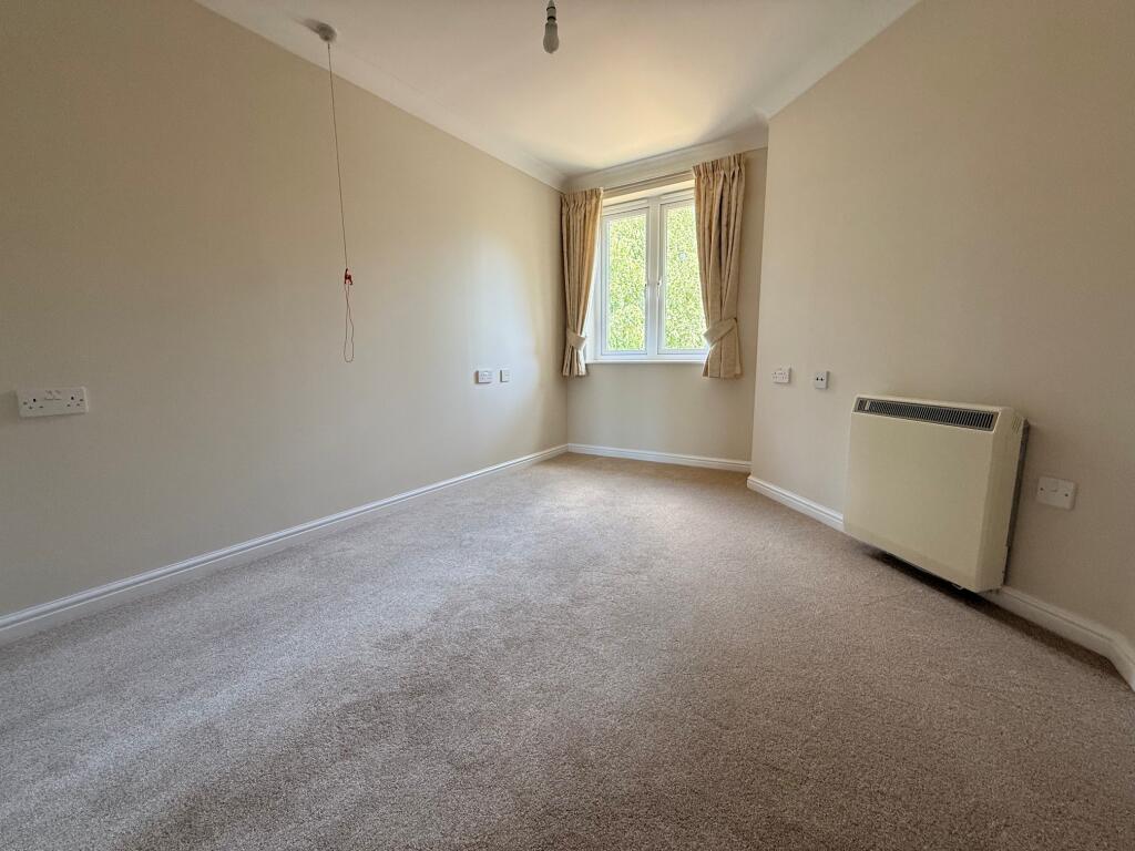 Apartment in Yeovil, Somerset - View 5