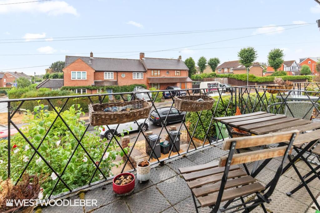 Apartment in Broxbourne, High Leigh Garden Village - View 3