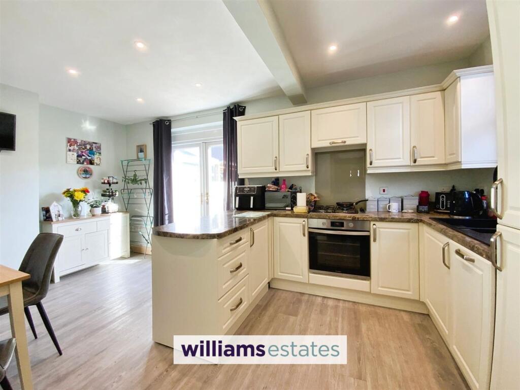 Marsh Road, Rhyl, LL18 photo 3