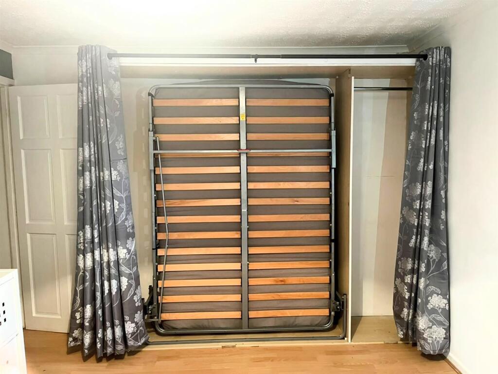 Apartment in Birmingham, Kitts Green - More