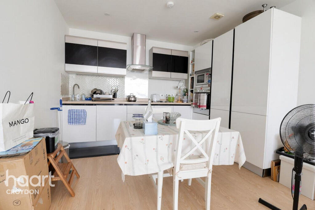 Apartment in Croydon - View 4