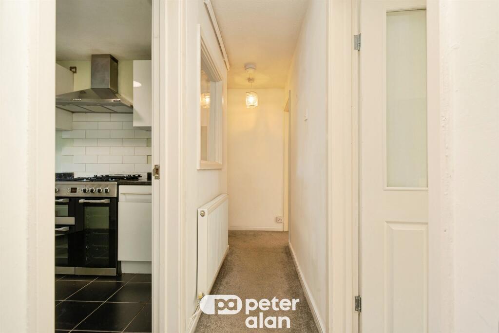 Apartment in Cardiff, Cyncoed - View 5