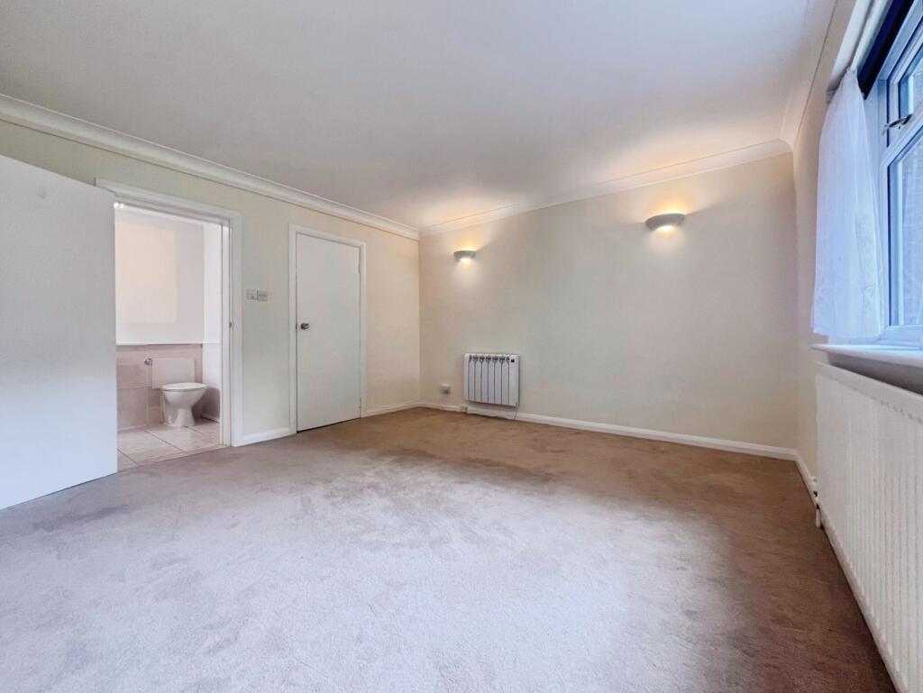 Apartment in Reading - View 4