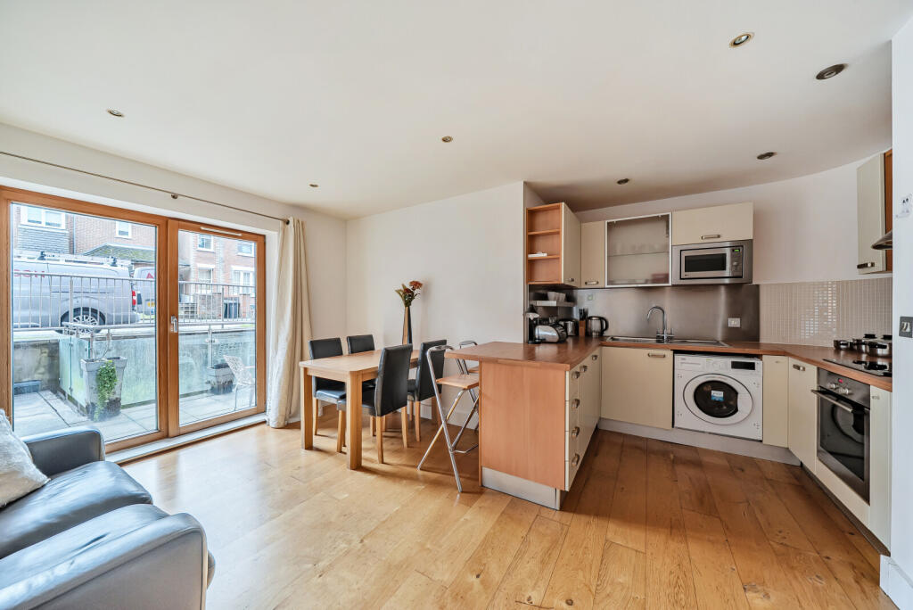 Apartment in Guildford - More