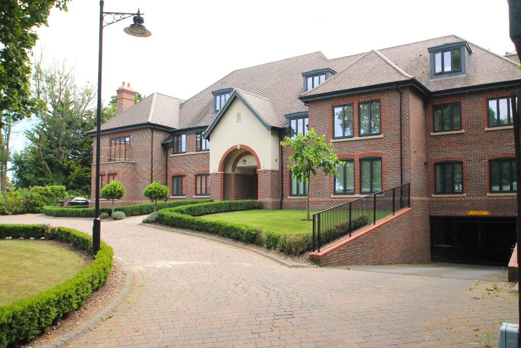 Main image of property: High Road, Chigwell, Essex, IG7