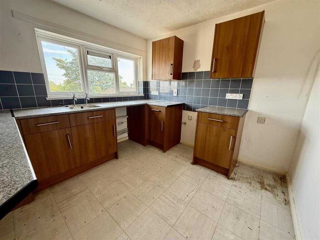 Apartment in Rudloe, Box Hill, Box - View 3