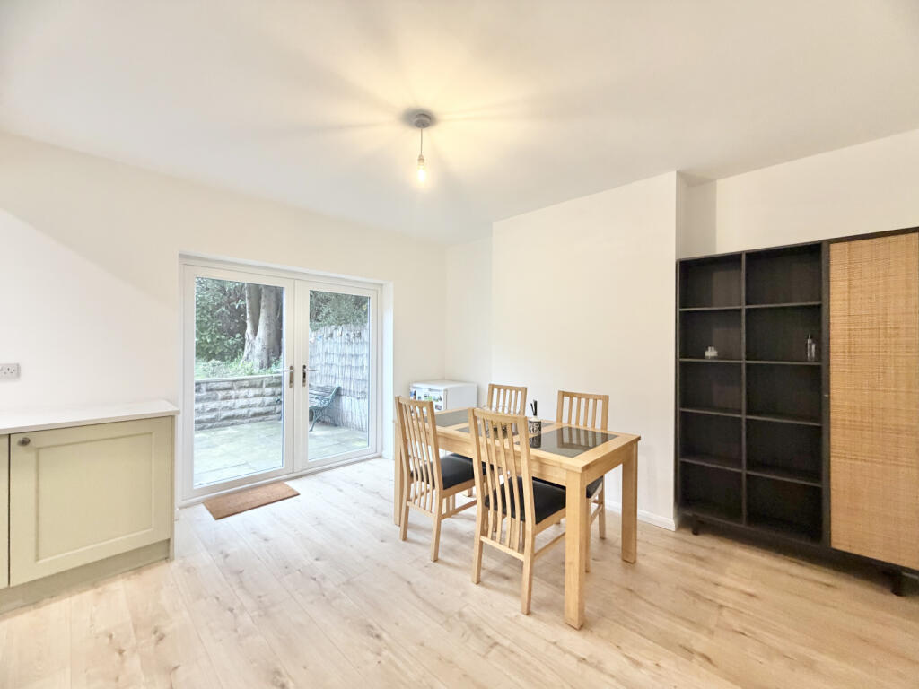 House in Leeds, Rothwell - More