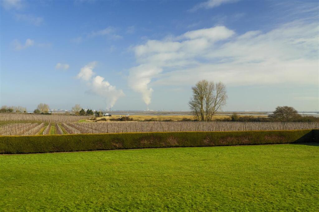 Twinney Acre, Susans Lane, Upchurch photo 3