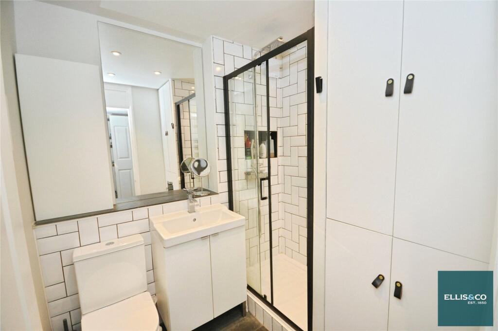 Apartment in London - More