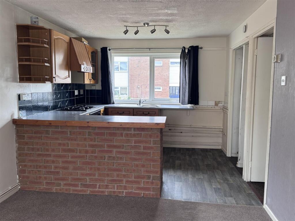 Apartment in Madeley, Telford and Wrekin - View 4
