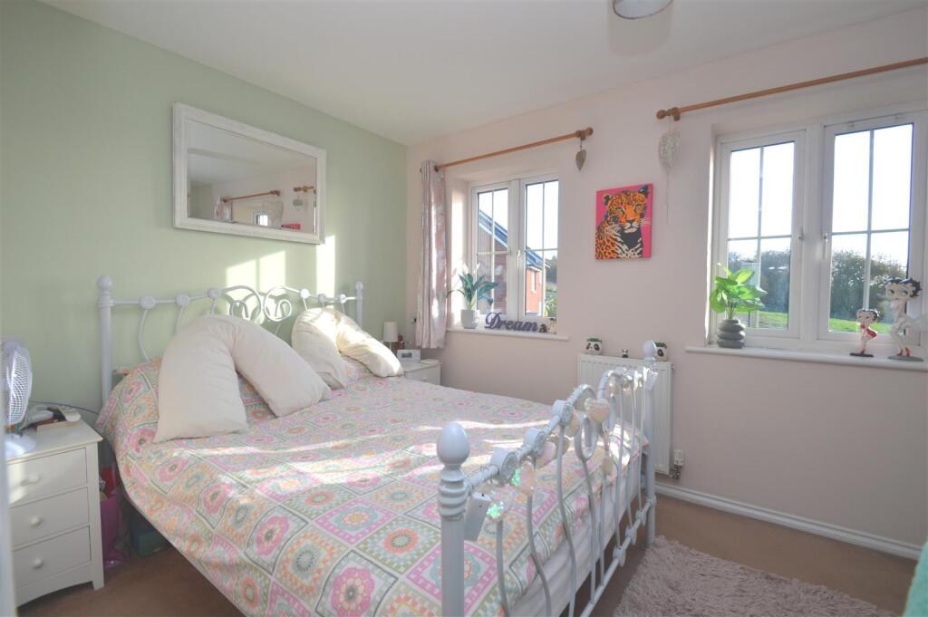 St. Wilfred Drive, East Cowes photo 2