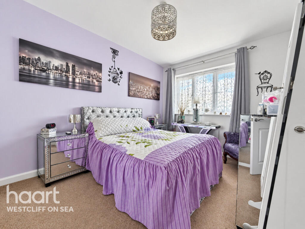 Apartment in Southend-on-Sea, Essex - View 4