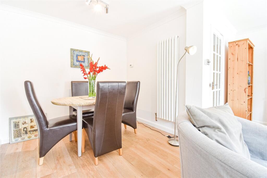 House in Newbury, Speenhamland - More