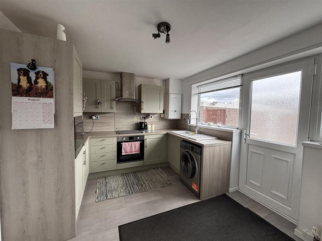 House in Hull - View 5