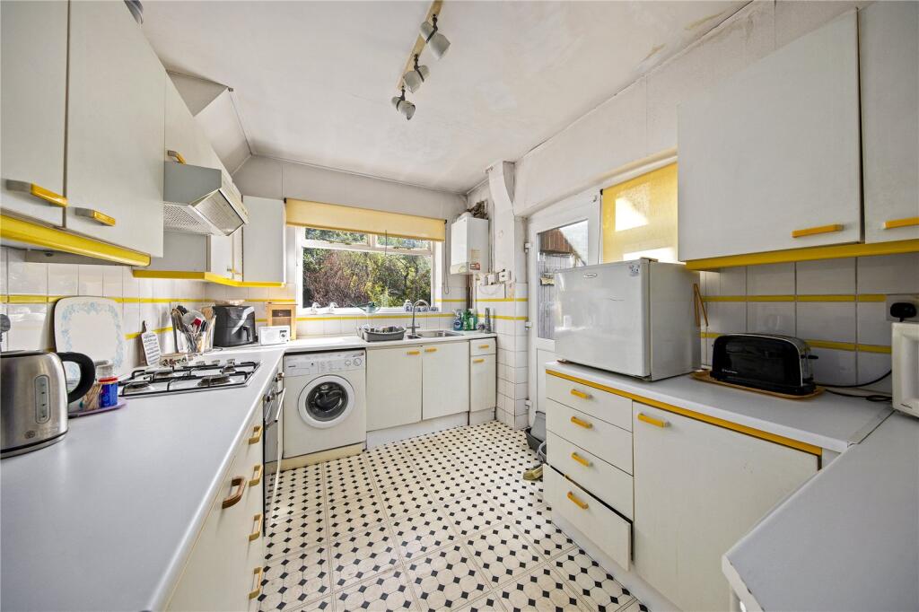 House in Richmond, North Sheen - More
