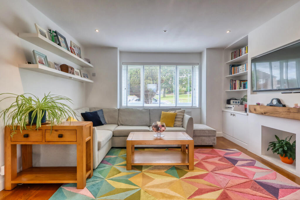 House in Hemel Hempstead, High Wycombe Community Board - View 2