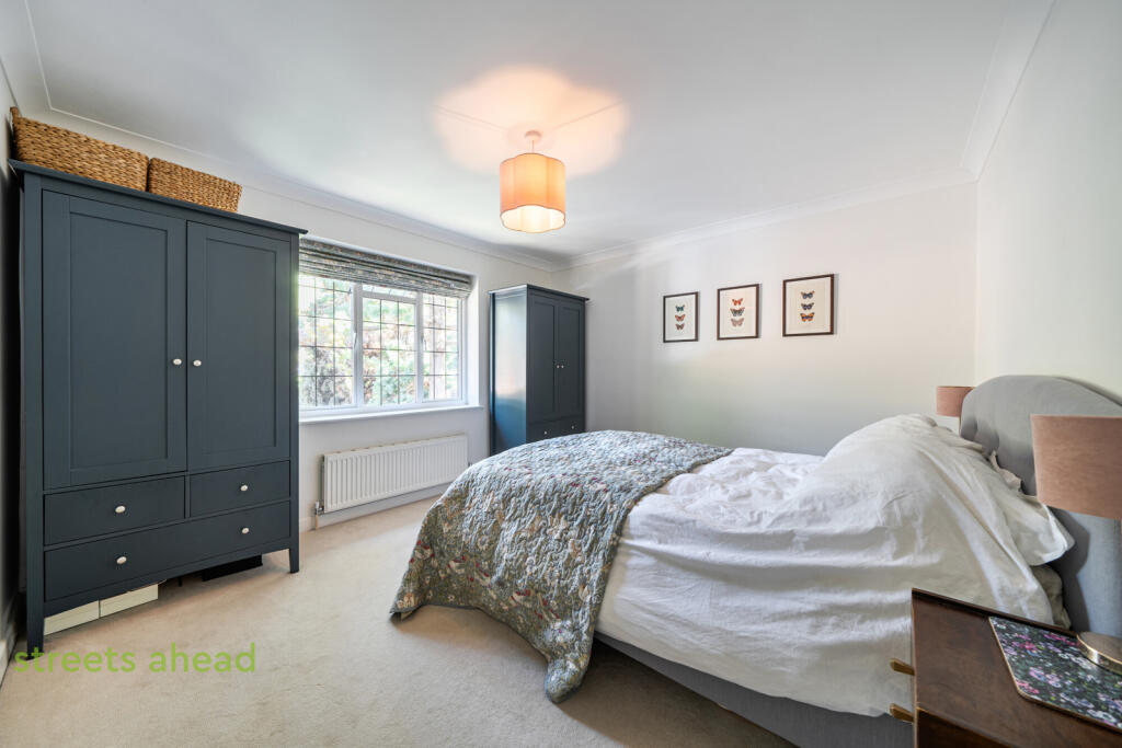 House in Croydon - More