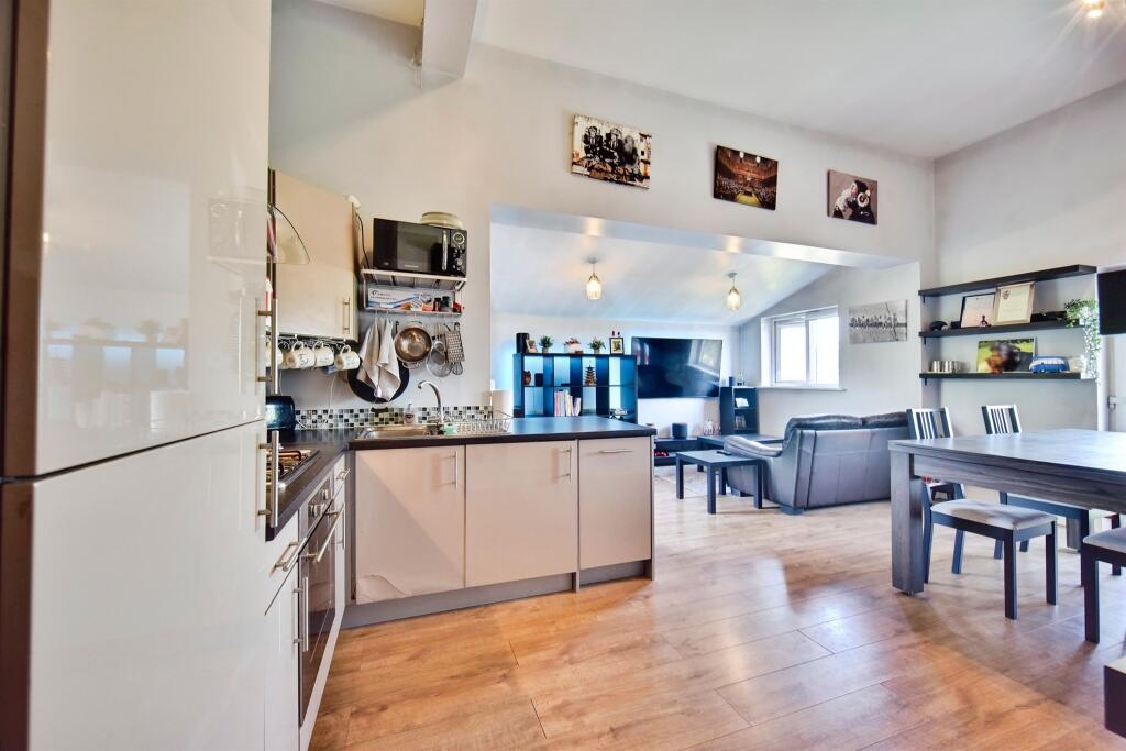 Apartment in Maidstone, Kent - View 3