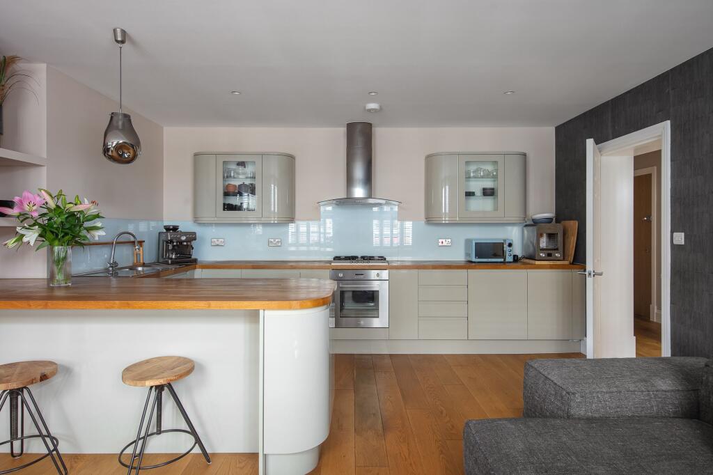 Apartment in London - View 3