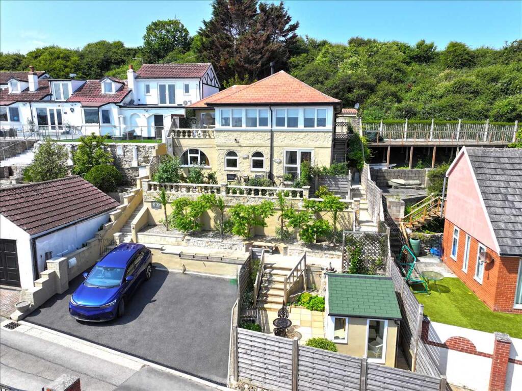 3-bed house on Flat Cliffs, Primrose Valley, £395,000