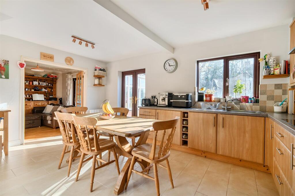 7, Maple Close, Pewsey photo 4