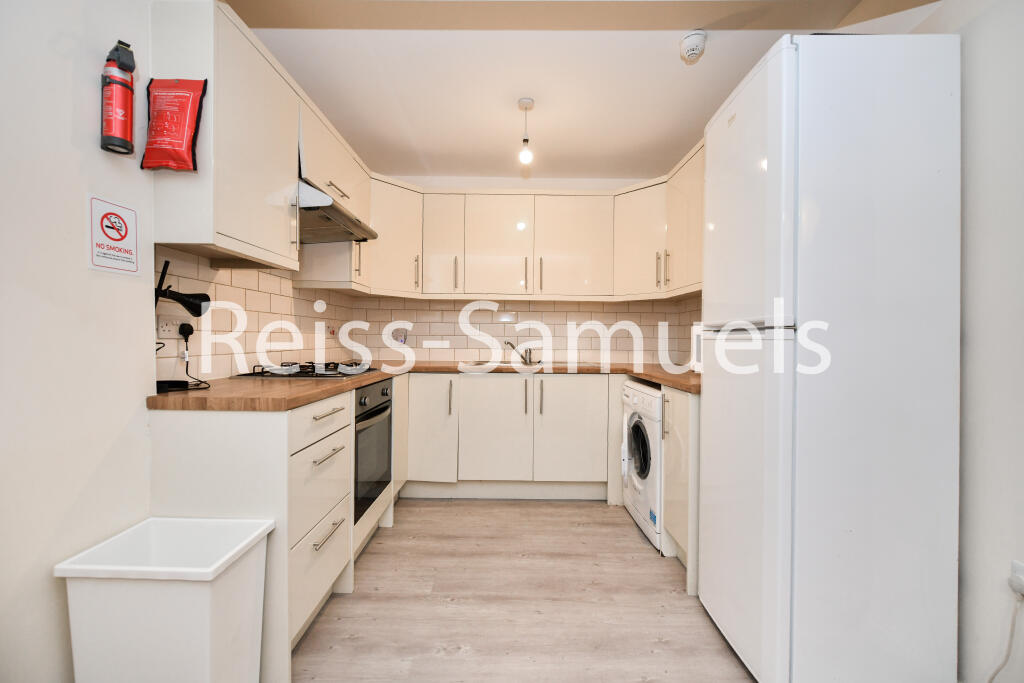 6 bedroom semi-detached house for rent