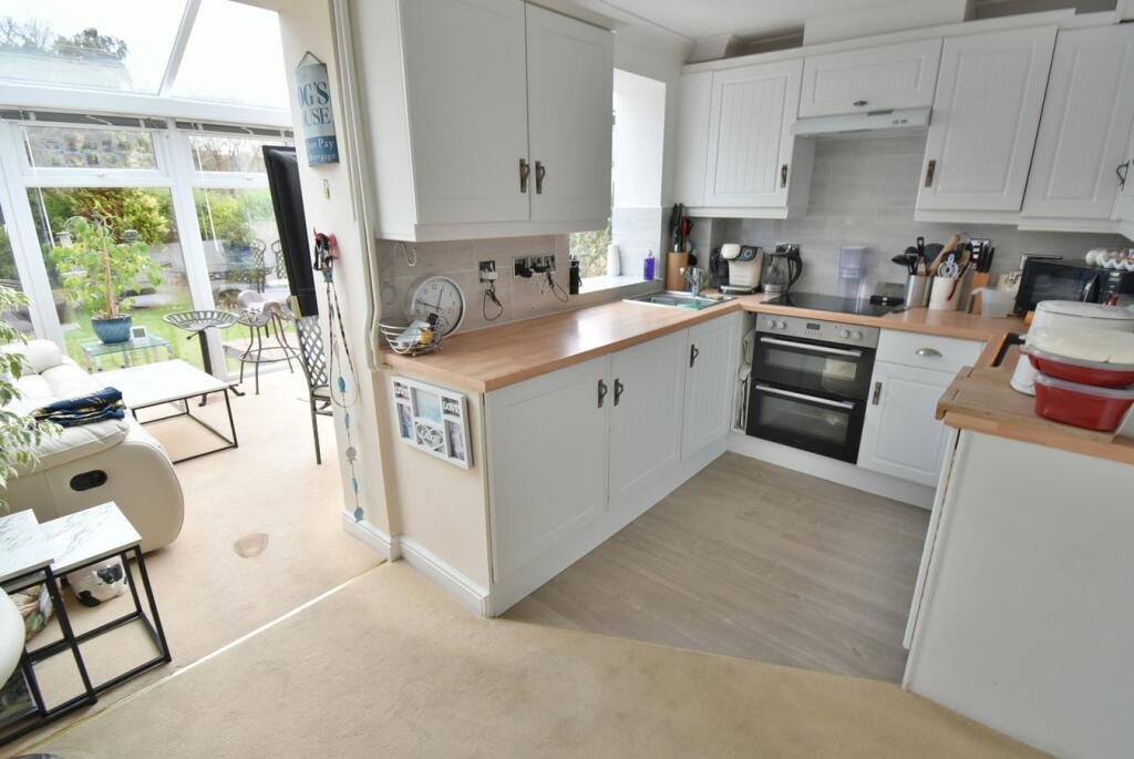 Egdon Close, Ferndown, BH22 photo 3
