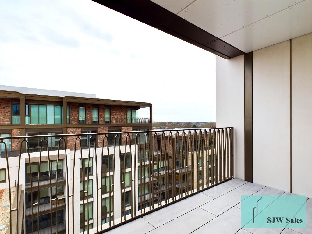 2-bed apartment on Kings Road Park, Fulham, SW6, £1,650,000