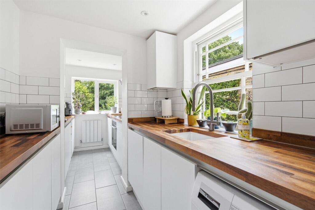 House in Rickmansworth, Chorleywood - More