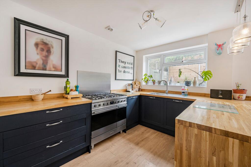 House in Brighton, Saltdean - More