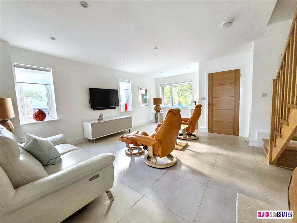 House in Exeter, Holland Park, Newcourt - View 4