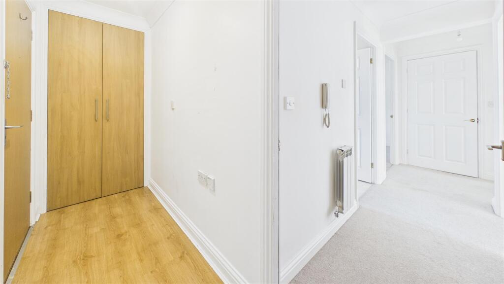 Falcon Way, Bourne photo 3