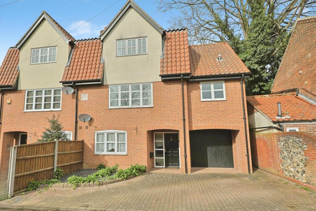 Main image of property: Buck Yard, Yarmouth Road, NR7 0EW