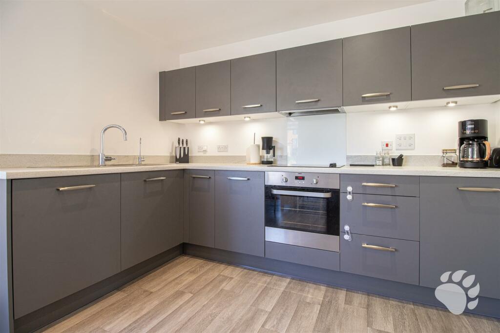 Caxton Way, Basildon, SS14 photo 4