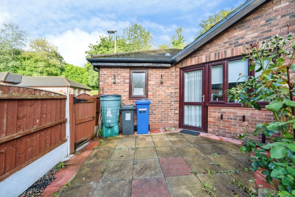 House in Warrington, Dudlow's Green, Appleton - More