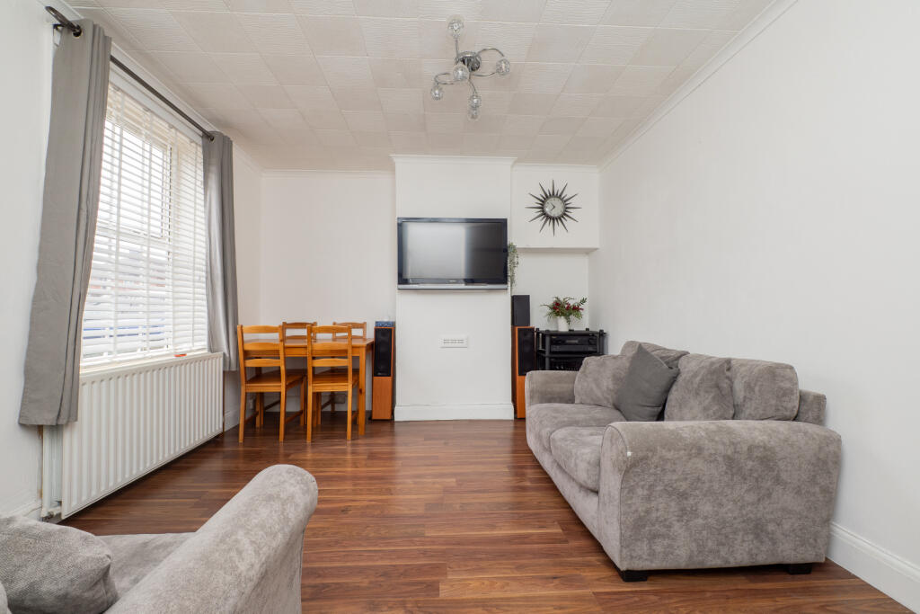 House in Sutton - View 4