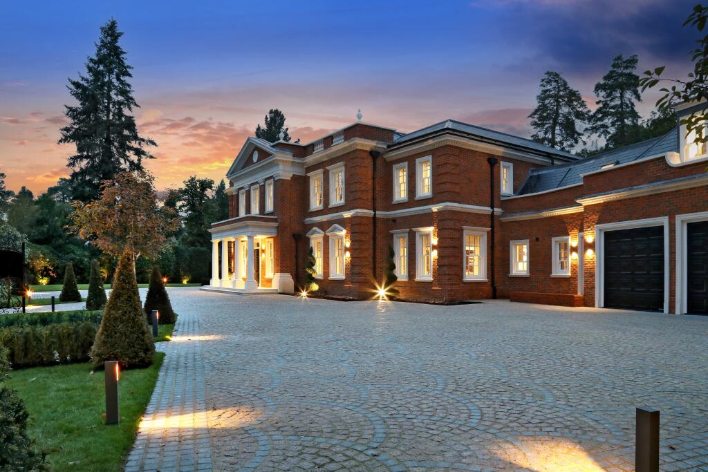 House in Runnymede, Callow Hill - View 5
