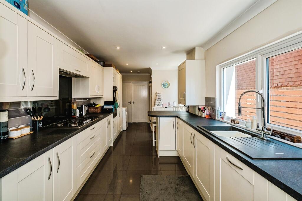 Penhill Road, Lancing photo 5