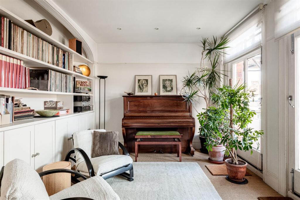 Apartment in London - View 5