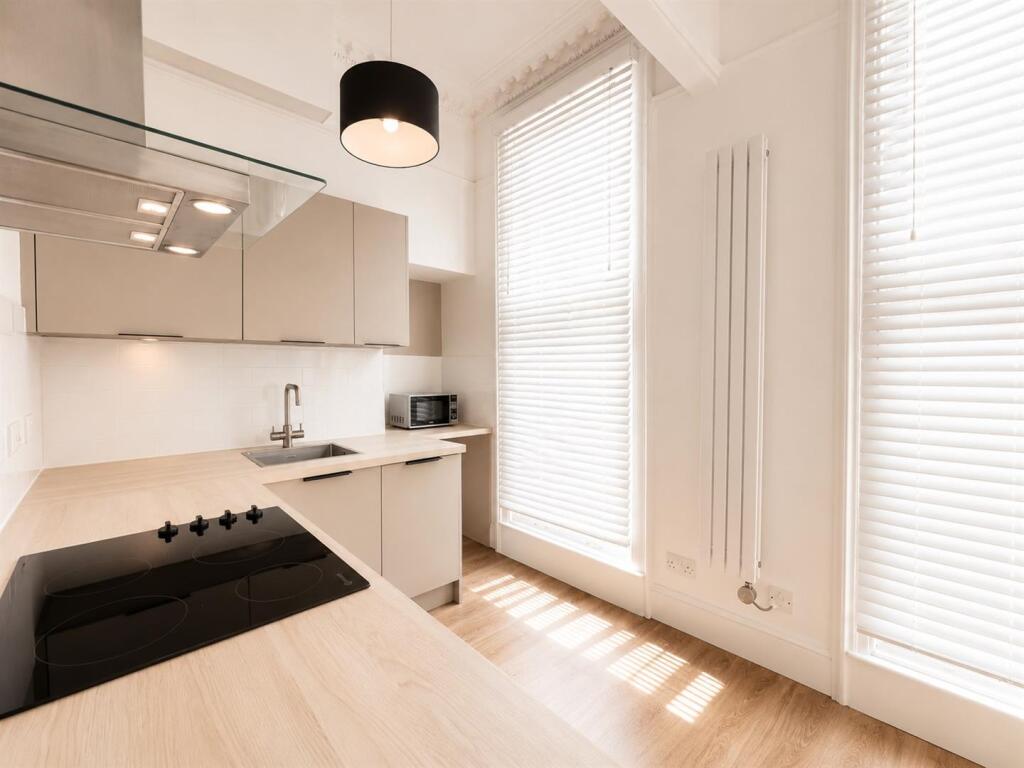Apartment in Bath, Walcot - View 4