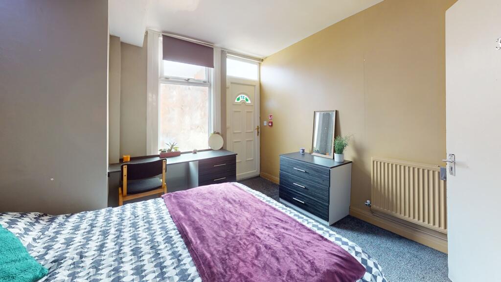 House in Leeds, West Yorkshire - View 5