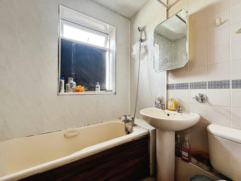 Apartment in Slough, Cippenham - More