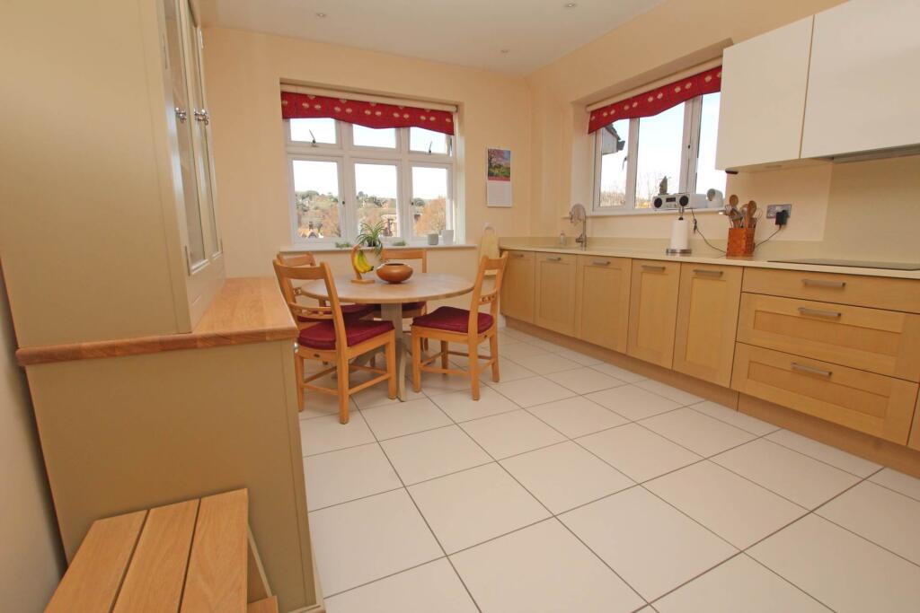 Apartment in Eastbourne, East Sussex - View 3