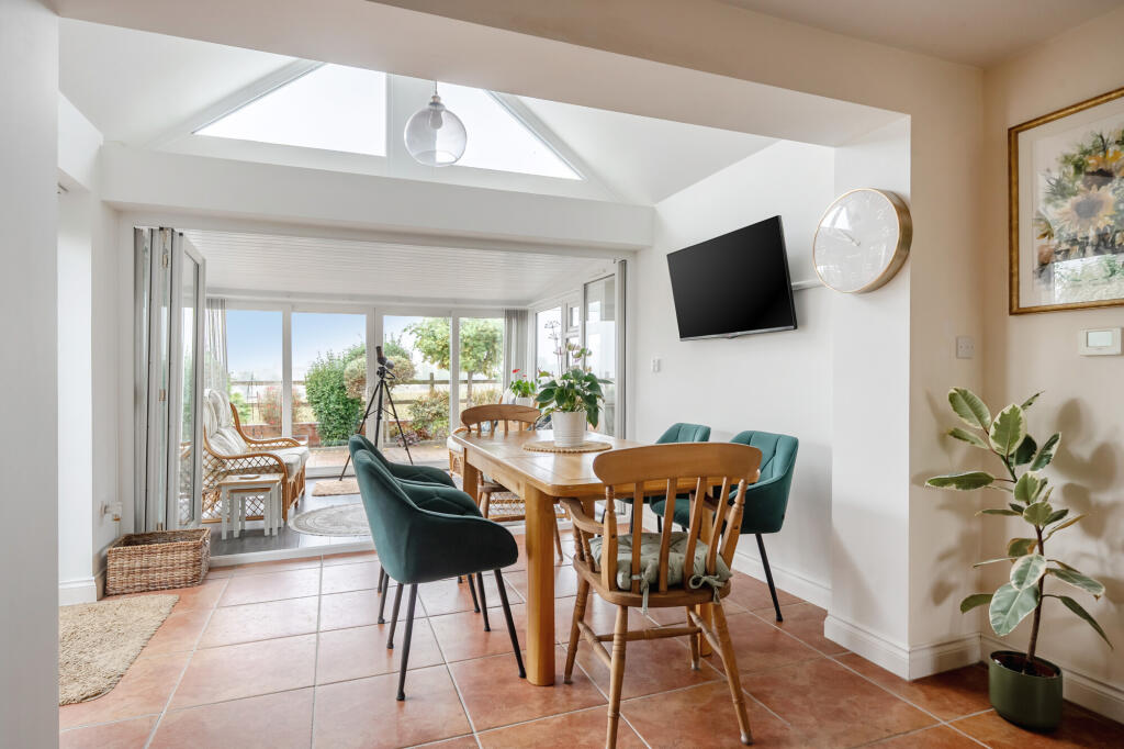 House in Cold Ash, West Berkshire - More