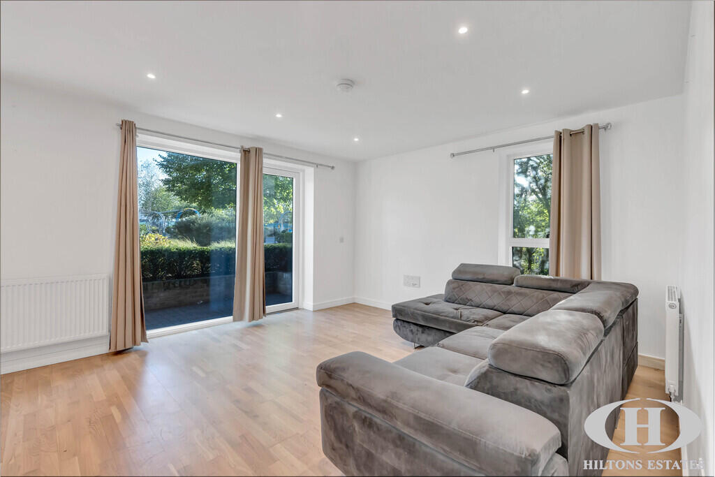 Apartment in Southall - View 3