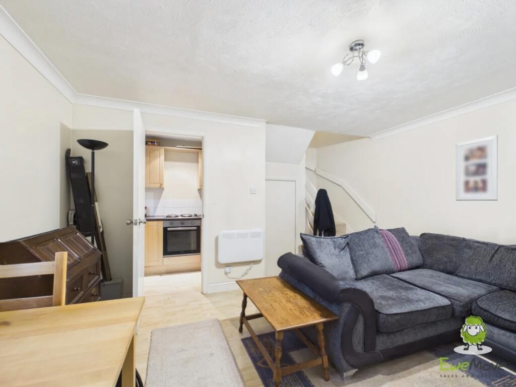 Mahler Close, Basingstoke, Hampshire, RG22 photo 3