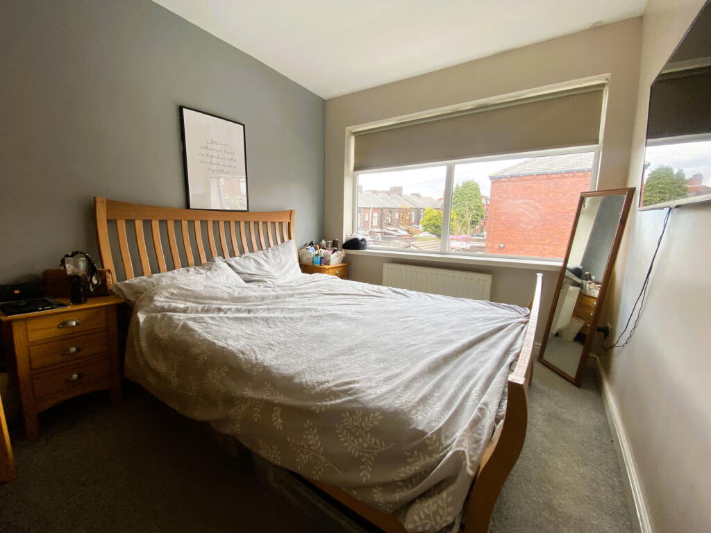 4 Albany Street, Watersheddings, Oldham OL4 2NT - More